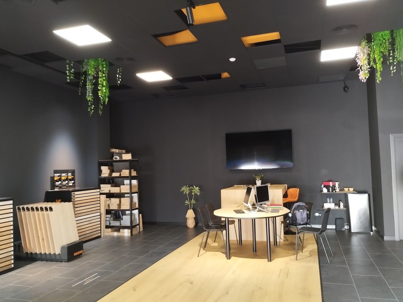 Zona de asesoramiento de MEISTER Boutique Plus Jaén