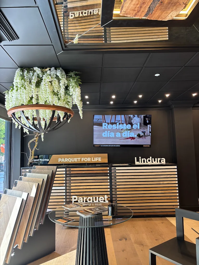 Exposición real de Lindura y parquet en MEISTER Jaén